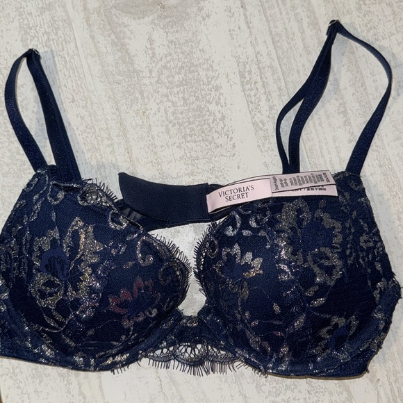 Victoria’s Secret Bra - Picture 2 of 3